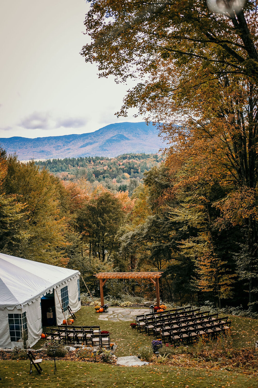 Erin Craig S Cozy Autumn Wedding In Stowe Vermont Ameliamariephoto Com